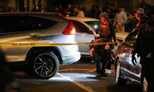 Homem é baleado em Nova York dentro de carro por agentes do ICE