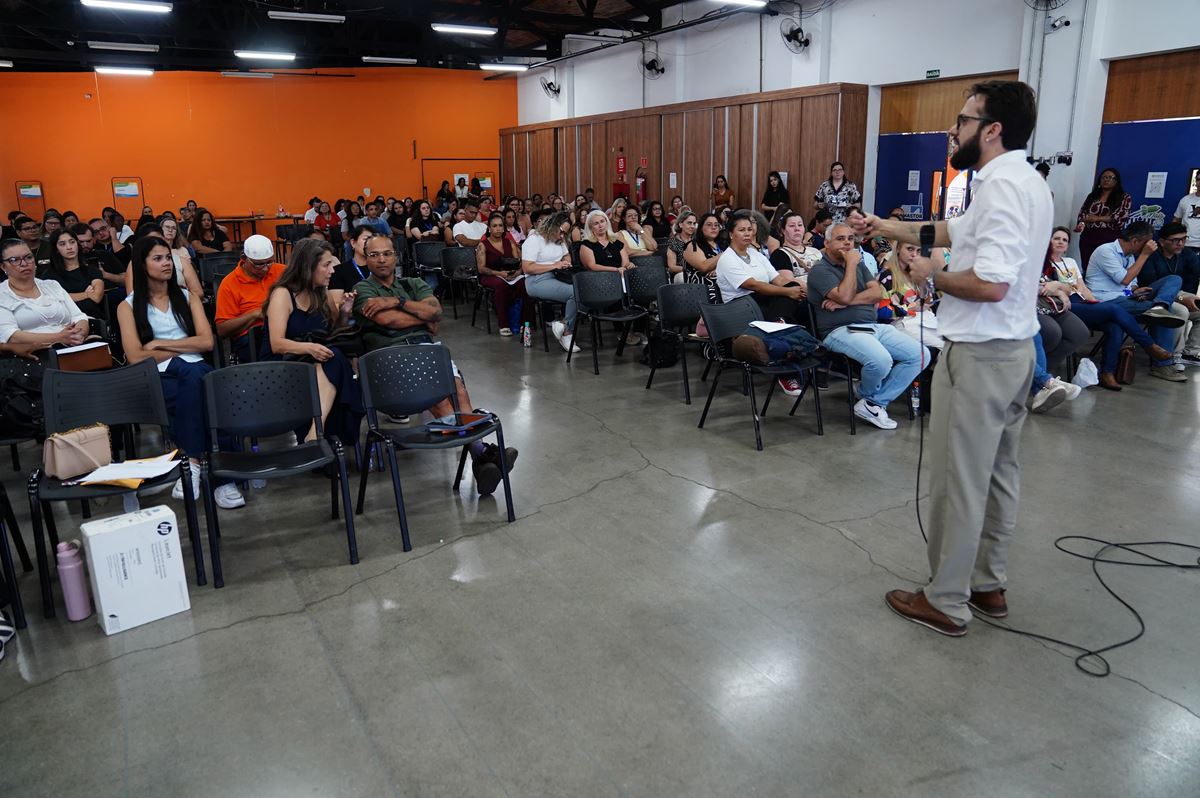 Prefeitura discute normativas do ECA Digital com servidores da rede de assistência social