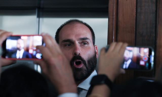 Eduardo Bolsonaro consta em lista de pena pendente de cumprimento