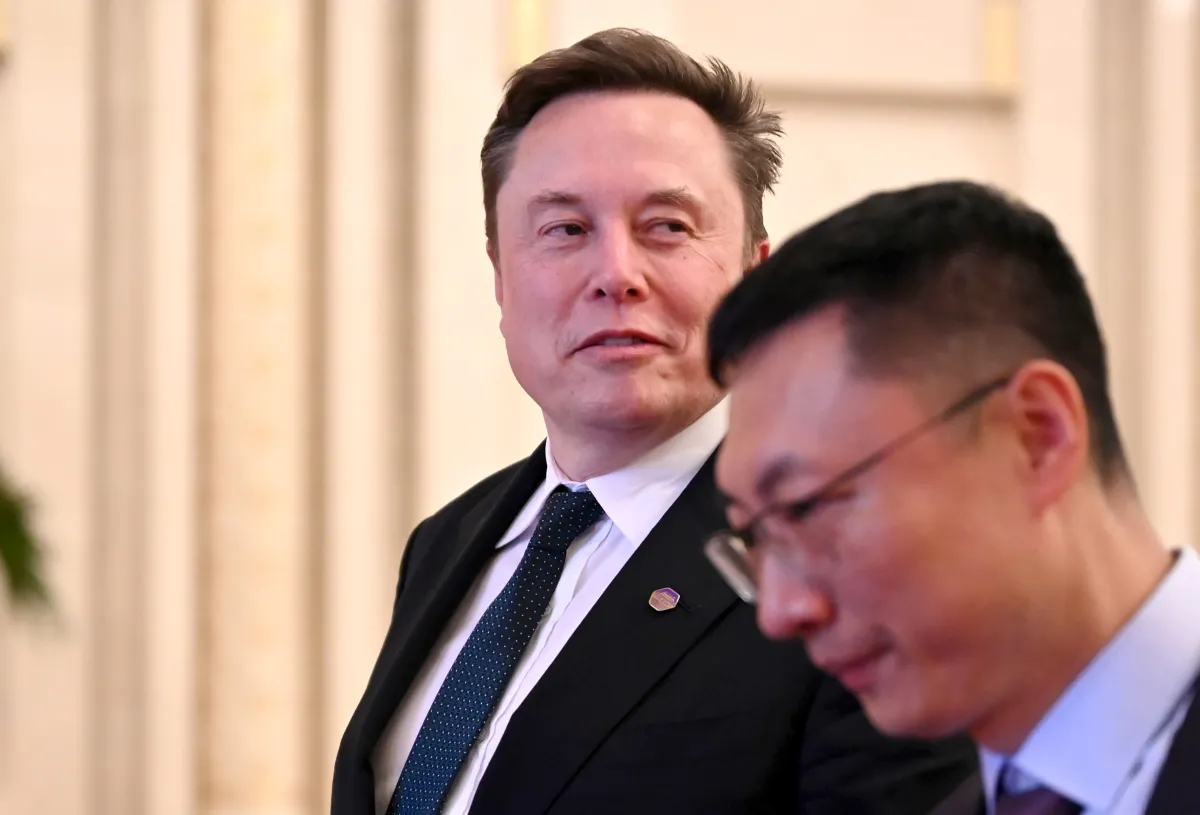 Elon Musk intensifica ataques contra Ambani por atraso no lançamento da Starlink na Índia