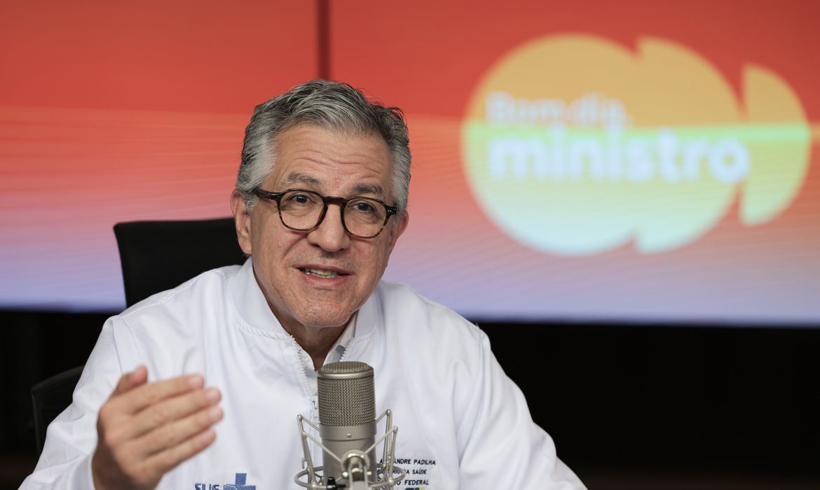 PF desmente Veja e Padilha aciona Justiça sobre fake news contra Lula