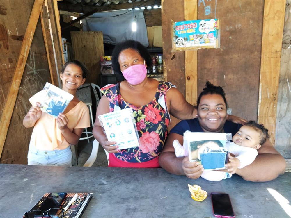 Prefeitura entrega 1.450 kits com máscaras em comunidades de Cumbica e Pimentas