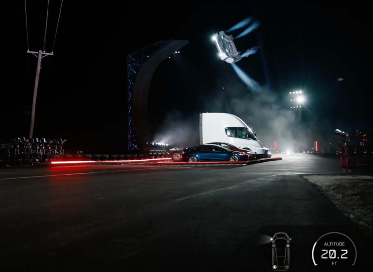 A Tesla revela Roadster movido a SpaceX que voa e cai com estilo