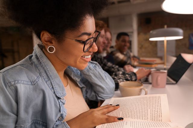 Bibliotecas de Guarulhos promovem clube de leitura com obra sobre a vida e a morte