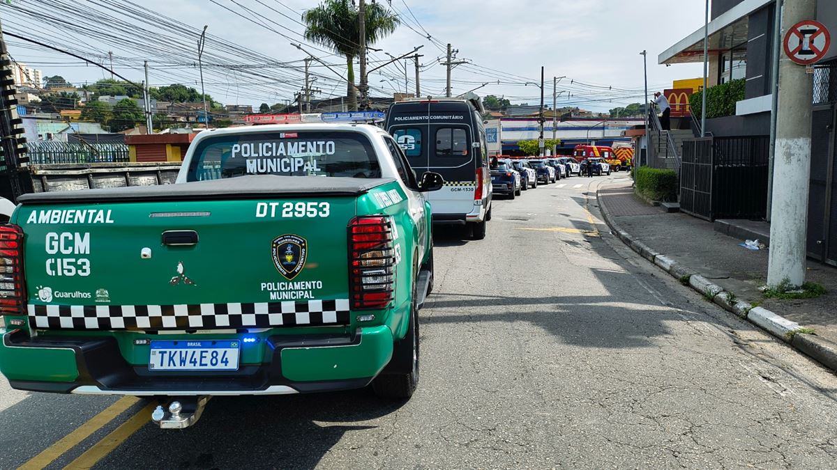 GCM de Guarulhos participa de desfile cívico-militar no aniversário de Ferraz de Vasconcelos
