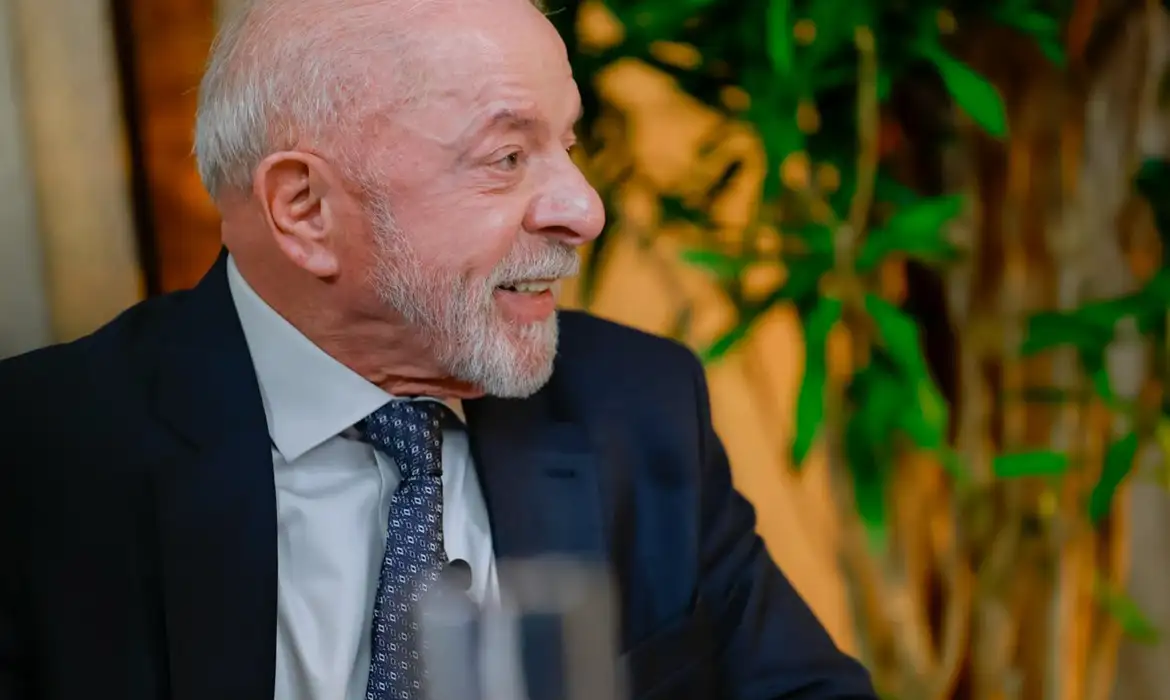 Lula diz que vai entregar amanhã ao TSE pedido de abertura de sigilo