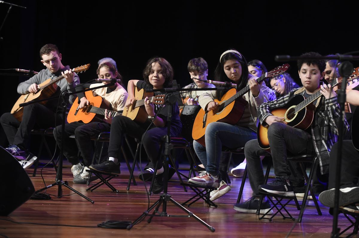 Clube do Violão reúne 60 violonistas em concerto gratuito no Teatro Adamastor na próxima terça-feira