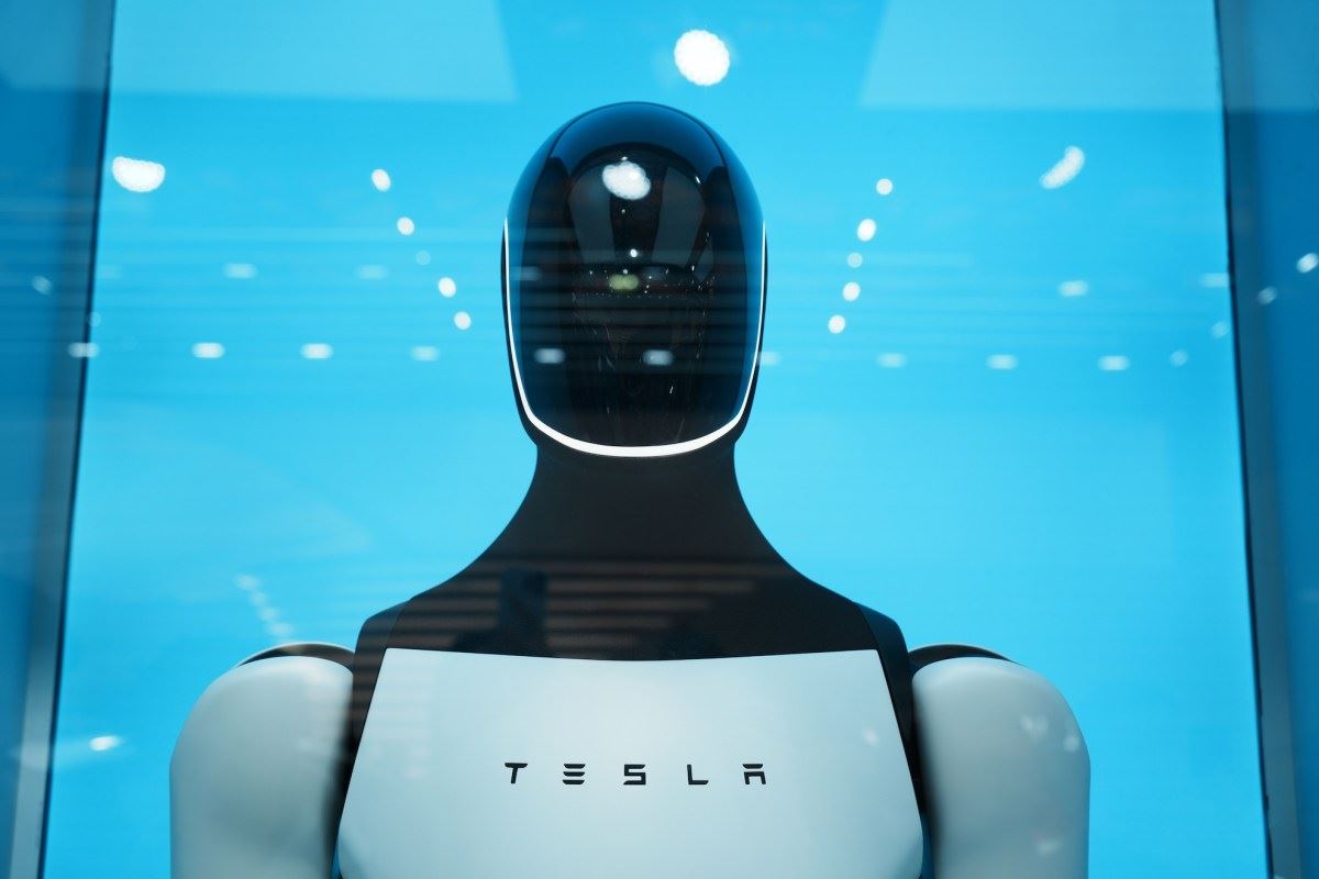 Tesla inicia produção do robô Optimus na Califórnia enquanto o lucro cai 43%