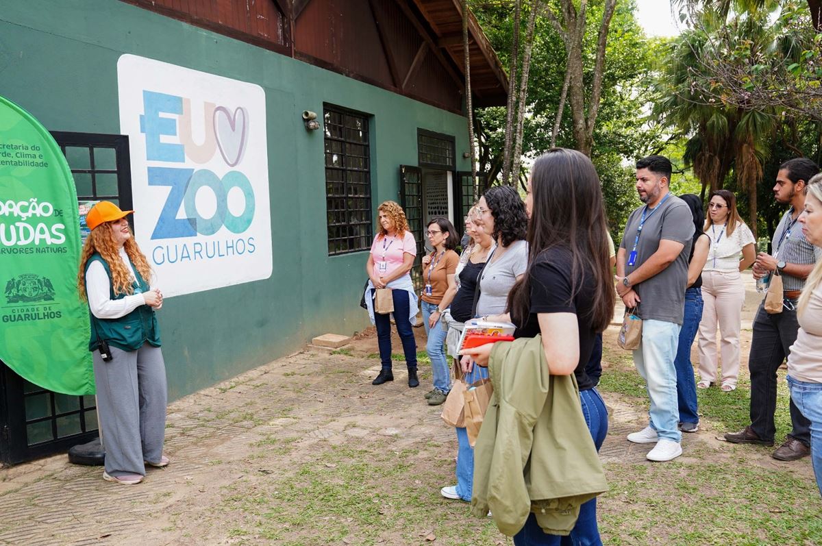 Semana do Servidor de Guarulhos leva funcionários para visita guiada ao Zoo