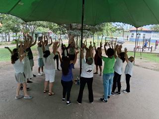 Dança Circular no Bosque Maia celebra 14 anos com ações do Outubro Rosa e da Semana Lixo Zero