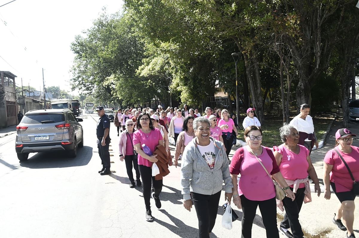 Prefeitura promove Caminhada Laço Rosa para assistidas pelas Casas da Mulher, no Bosque Maia