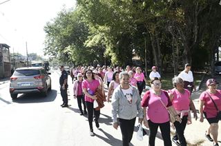 Prefeitura promove Caminhada Laço Rosa para assistidas pelas Casas da Mulher, no Bosque Maia