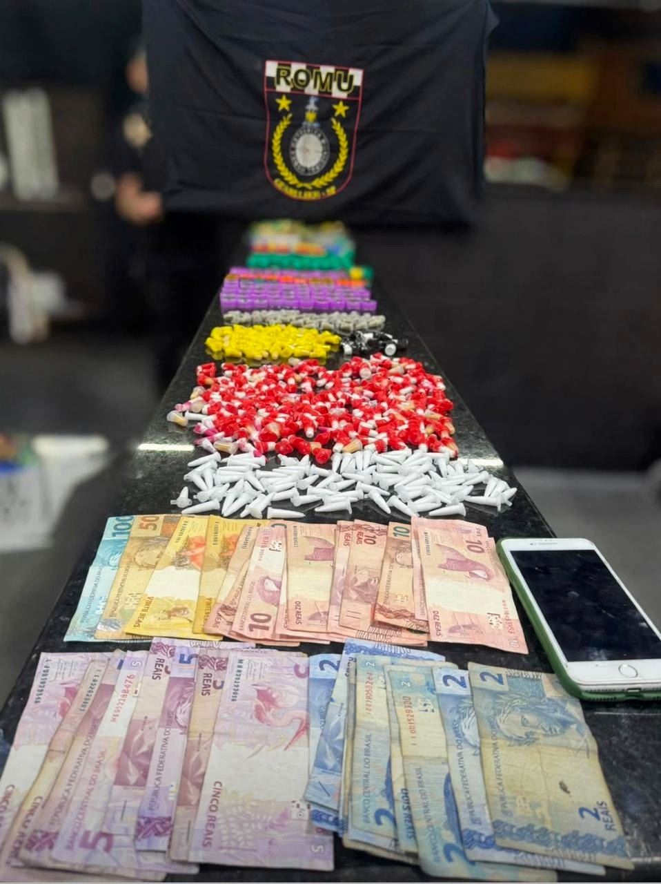 GCM prende dois traficantes, apreende um adolescente e retira 1.202 porções de drogas das ruas