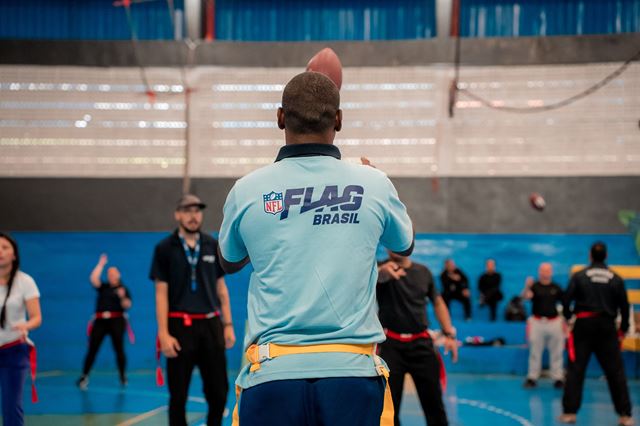 Parceria inédita da Prefeitura com a NFL incrementa aulas de Educação Física com o flag football