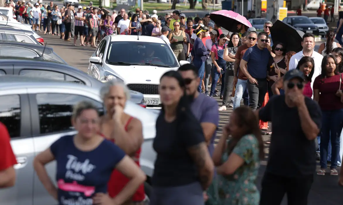 Campanha de Lula denuncia falta de transporte em nove estados