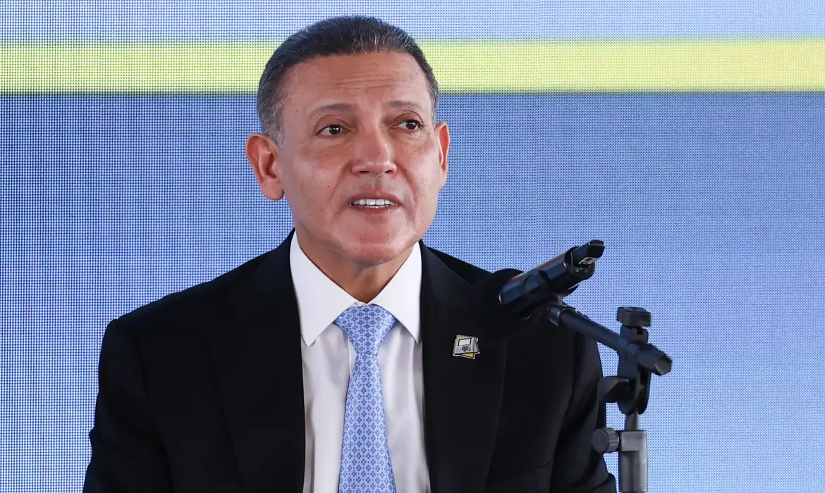 Nunes Marques dá meia hora para TRE-BA responder sobre transporte