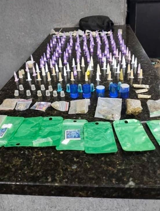 GCM apreende quase 900 porções de drogas e adolescente em ações contra o tráfico em Guarulhos