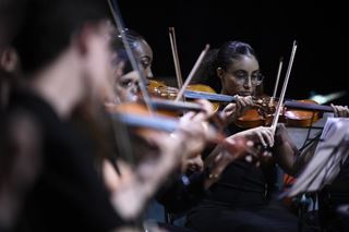 Aula aberta gratuita conta a história das orquestras com apresentação da Camerata Guarucordas