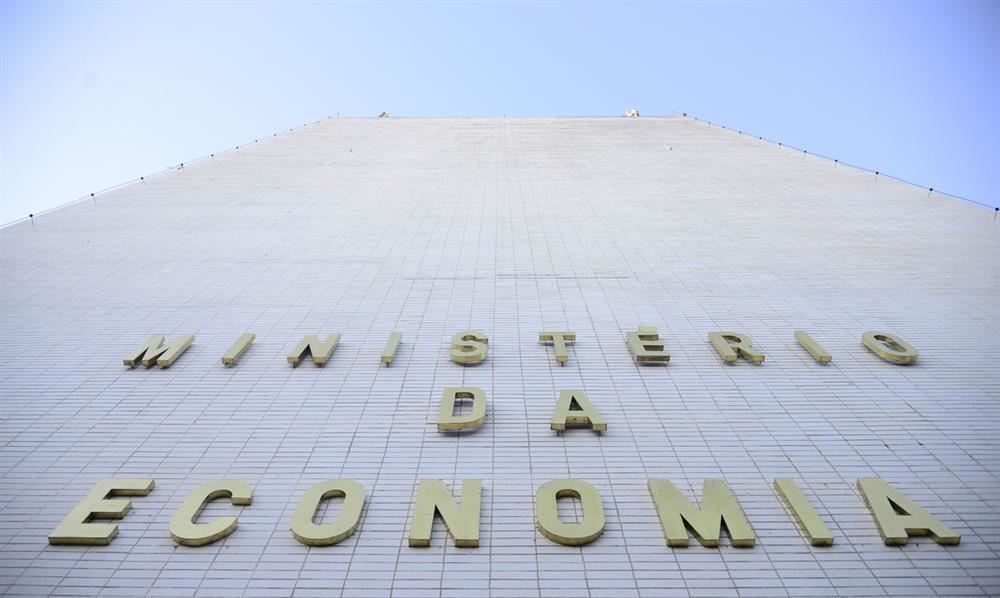 Saúde pública continua gratuita para população, diz Economia