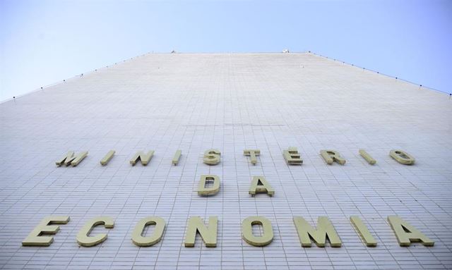 Saúde pública continua gratuita para população, diz Economia