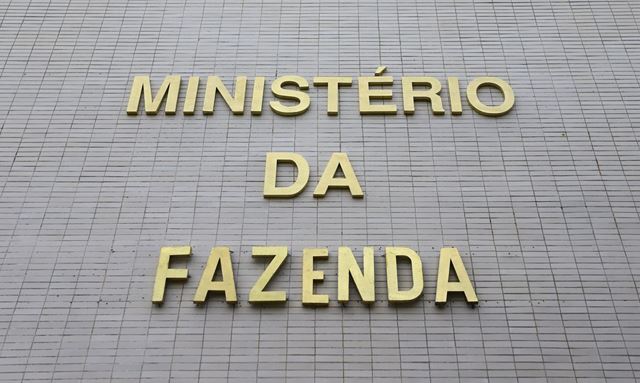 Contas do governo têm superávit de R$ 4,8 bilhões em setembro