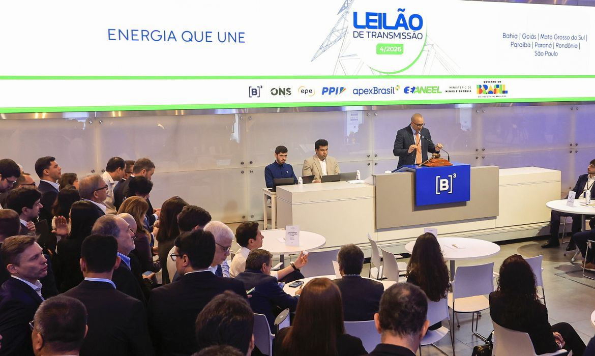 Com muita disputa, Aneel leiloou oito lotes de transmissão de energia