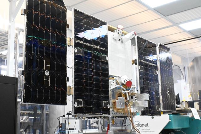 O primeiro satélite de data center do Google está online e escrevendo poesia