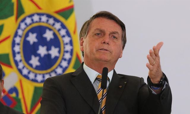 Bolsonaro recebe credenciais de três novos embaixadores no Brasil