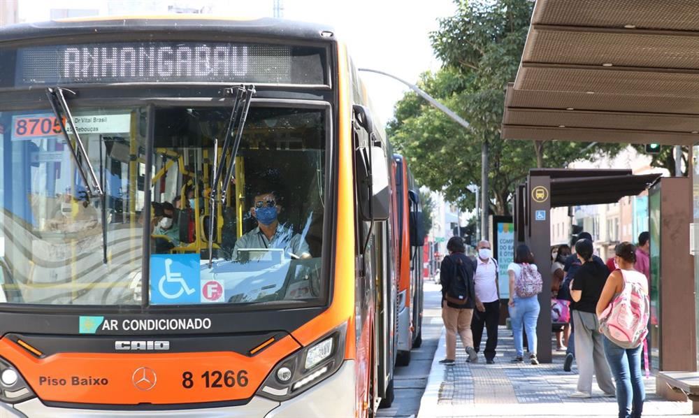 Profissionais de transportes entram no grupo prioritário da vacinação