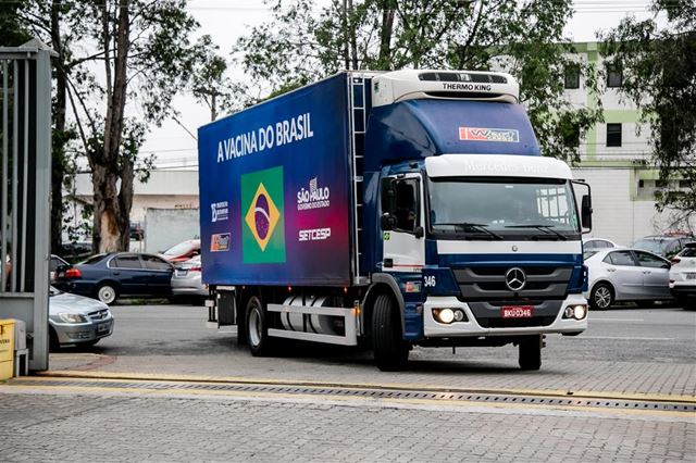 Guarulhos recebe 13.680 vacinas contra a Covid-19 e inicia imunização Facebook Twitter