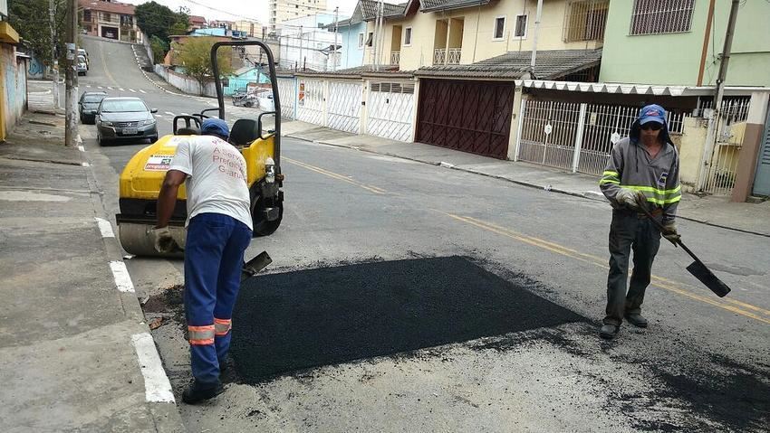 Manutenções do tapa-buracos ocorrem em diversas regiões de Guarulhos nesta sexta-feira
