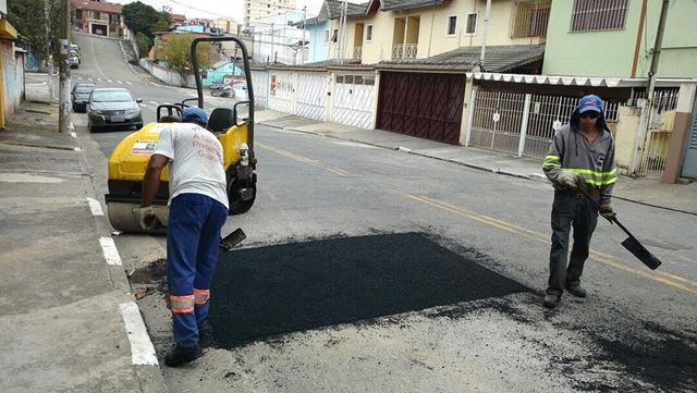 Manutenções do tapa-buracos ocorrem em diversas regiões de Guarulhos nesta sexta-feira