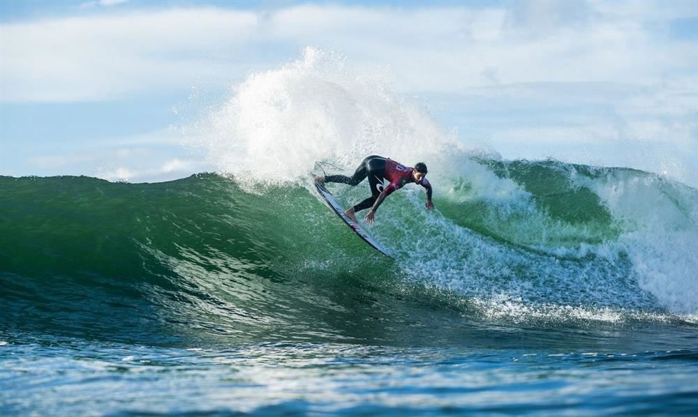 Surfe: cinco brasileiros avançam para quartas de final em Newcastle