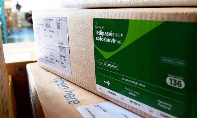 Saúde Covid-19: ministério começa a distribuir kits intubação para estados