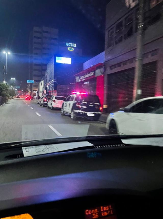 Tabacaria é interditada duas vezes por promover aglomeração neste fim de semana