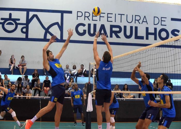 Seleção Brasileira de vôlei masculino treina em Guarulhos