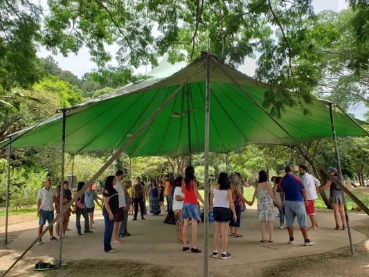 Oficina de Danças Circulares aborda o Janeiro Branco e homenageia focalizadora neste domingo