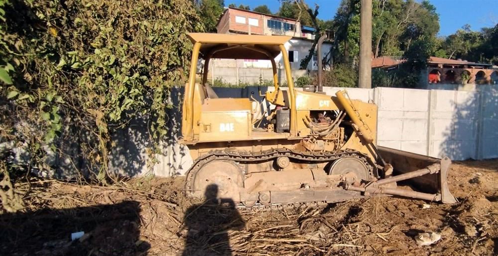 GCM apreende caminhão e trator por crime ambiental na Vila Nova Bonsucesso