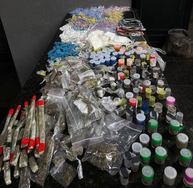GCM prende traficantes, apreende adolescente e retira 5,6 kg de drogas das ruas