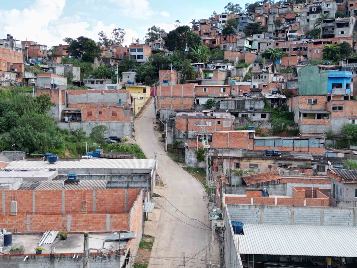 Prefeitura entrega mais três ruas pelo programa Mão na Massa