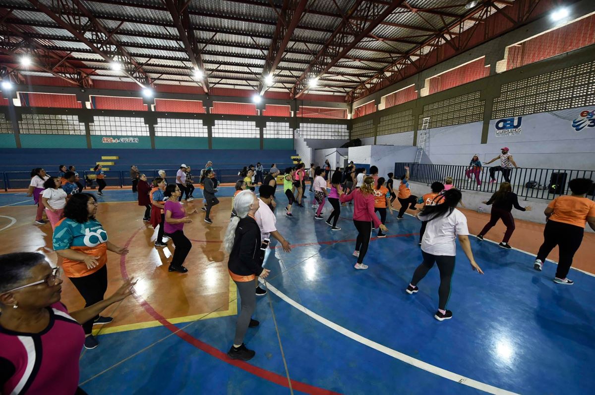 Prefeitura realiza Flashdance 60+ no CEU Presidente Dutra no sábado