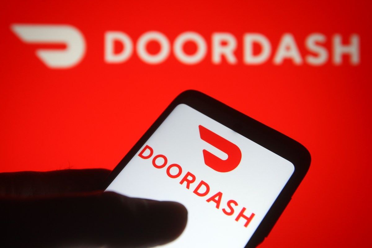 DoorDash lança chatbot de IA para pedidos com prompts e fotos