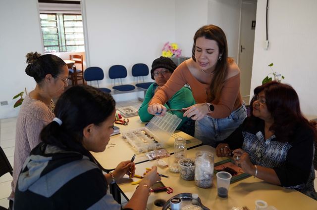 Festas juninas, oficinas artesanais e rodas de conversa compõem a programação das Casas da Mulher