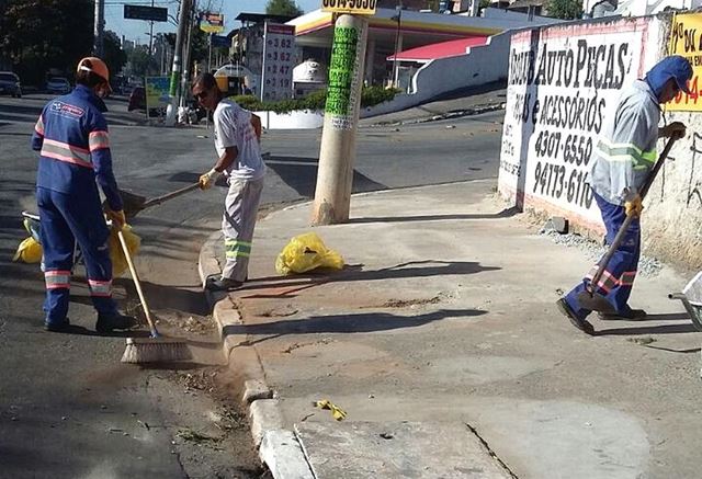 Serviços de zeladoria da Proguaru são executados por toda a cidade