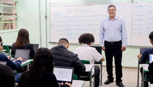 Governo de São Paulo abre cadastro para profissionais interessados em dar aula na rede estadual na RMSP