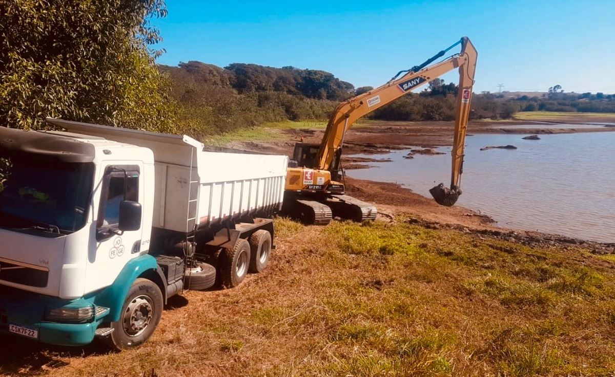 Governo de SP investe R$ 24,6 milhões em desassoreamento de rios para melhorar resiliência hídrica na Grande SP