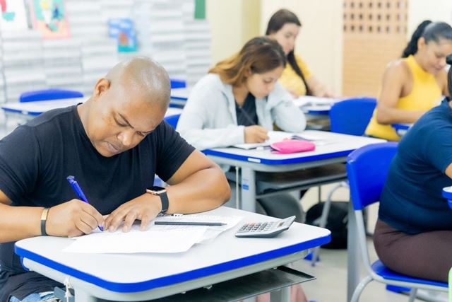 Escolas abrem vagas para Ensino Médio em que aluno pode iniciar estudos em qualquer época do ano