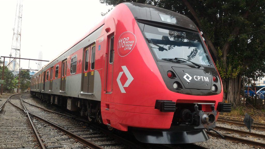 Estações Tatuapé e Aeroporto-Guarulhos da CPTM recebem exposição ‘Tudo que não invento é falso’