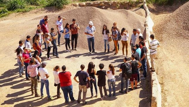 Usina Recicladora da Proguaru recebe visita de universitários