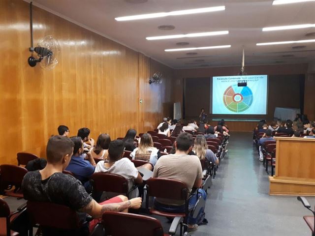 Saúde ministra aula laboratório para alunos de publicidade da UnG